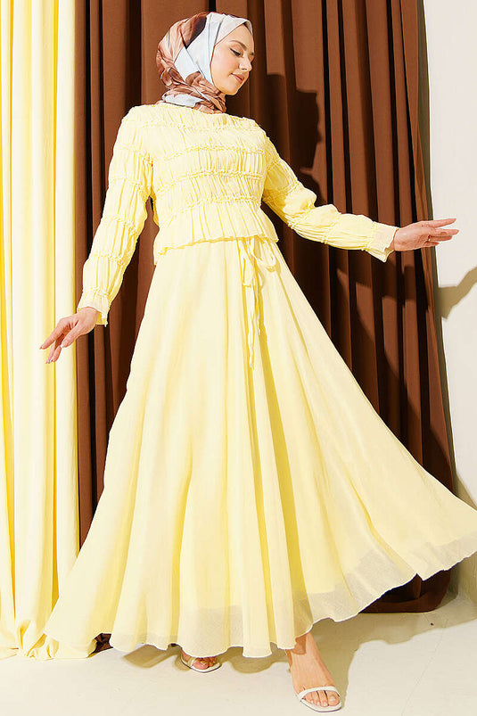 Ensemble deux pièces Gipeli avec blouse et jupe jaune