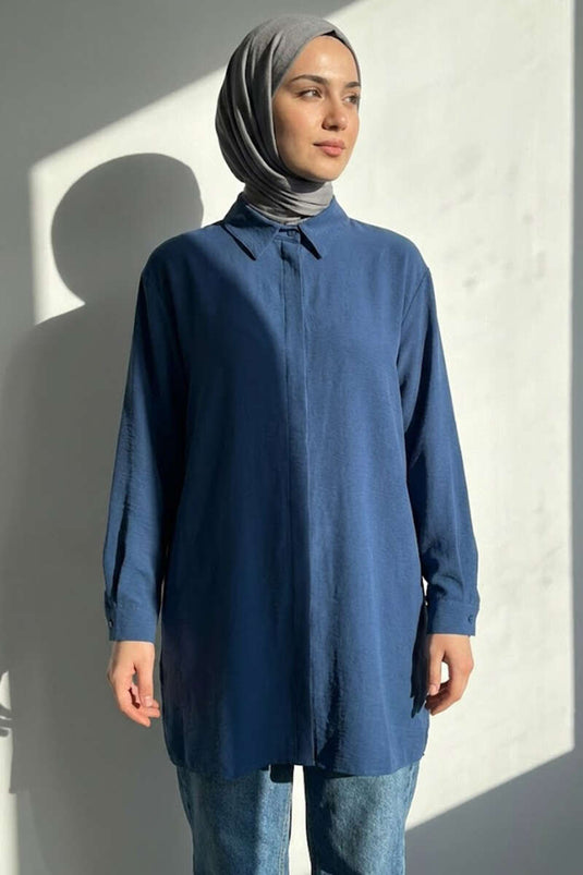Chemise en aérobine indigo à boutons cachés
