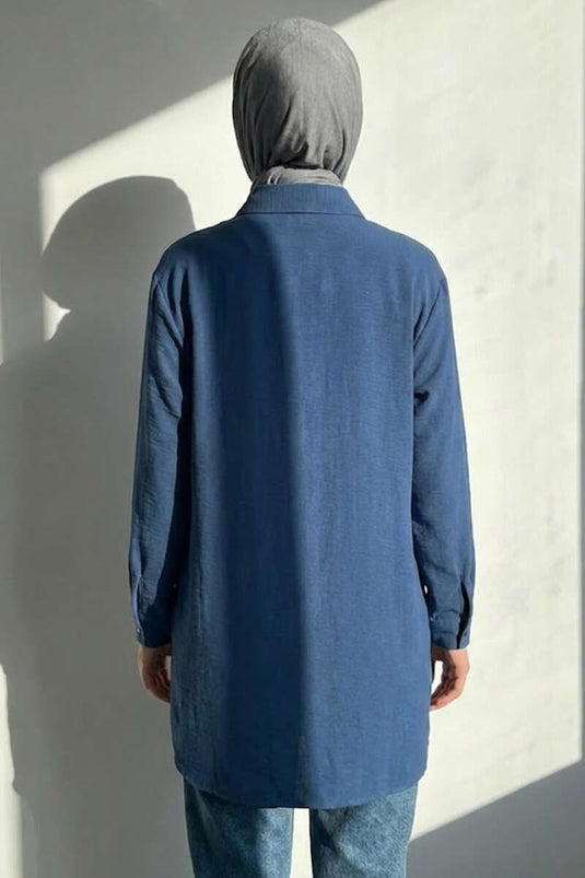 Chemise en aérobine indigo à boutons cachés