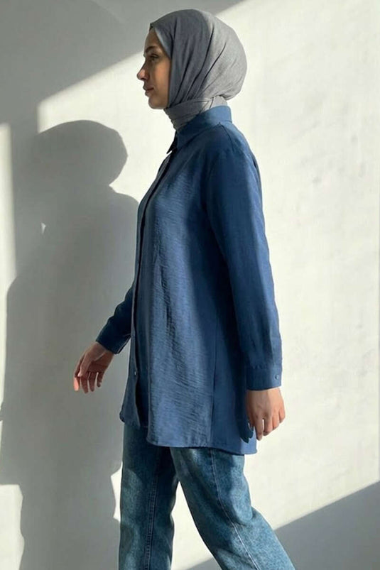 Chemise en aérobine indigo à boutons cachés