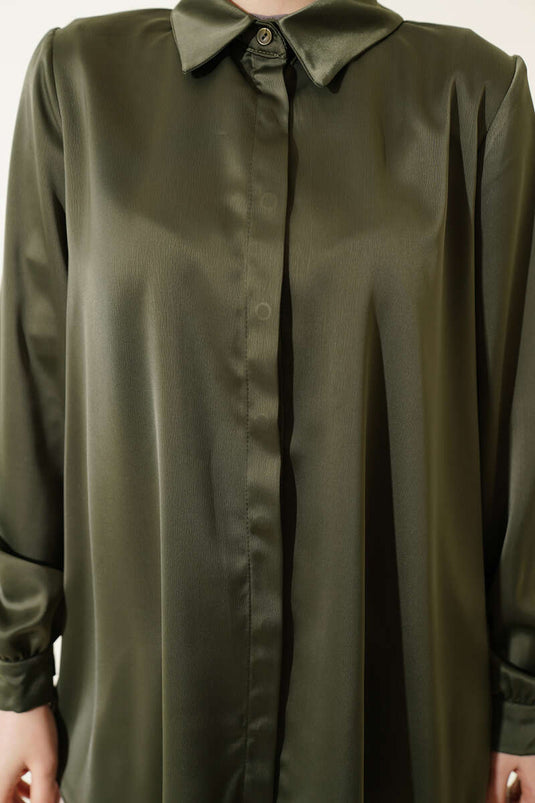 Chemise basique en satin kaki à boutons cachés