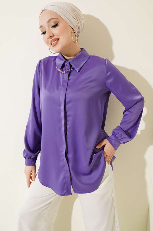 Chemise basique en satin lilas à boutons cachés