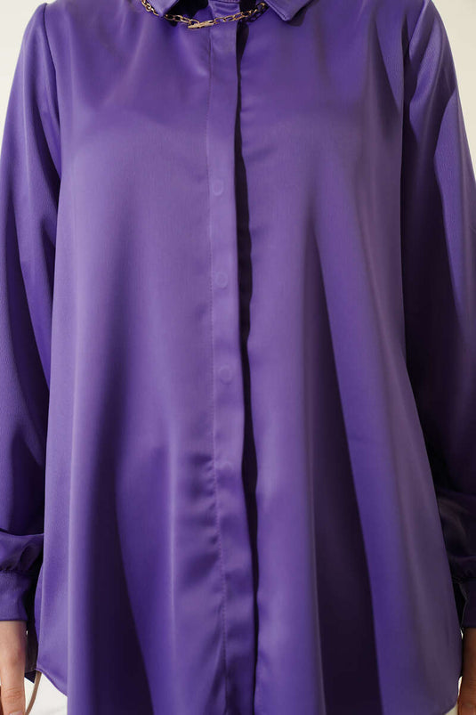 Chemise basique en satin lilas à boutons cachés