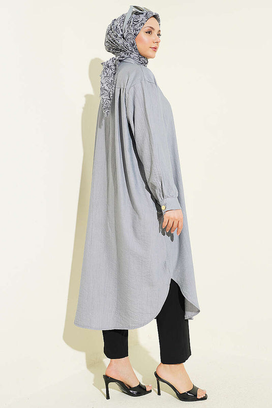 Chemise longue grise avec poches et boutons cachés