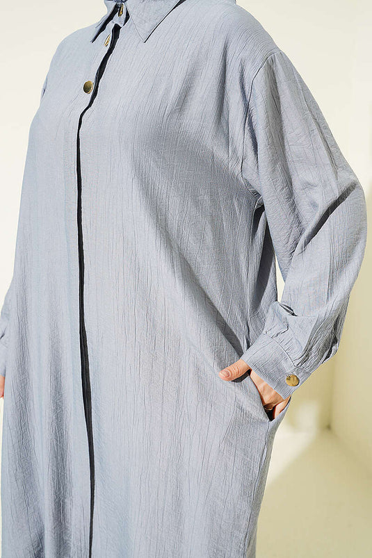 Chemise longue grise avec poches et boutons cachés