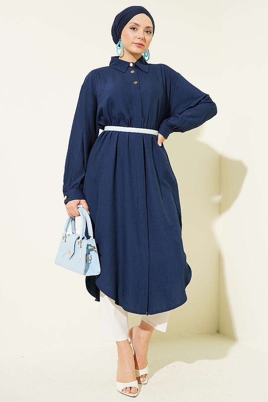Chemise longue bleu marine avec poches et boutons cachés