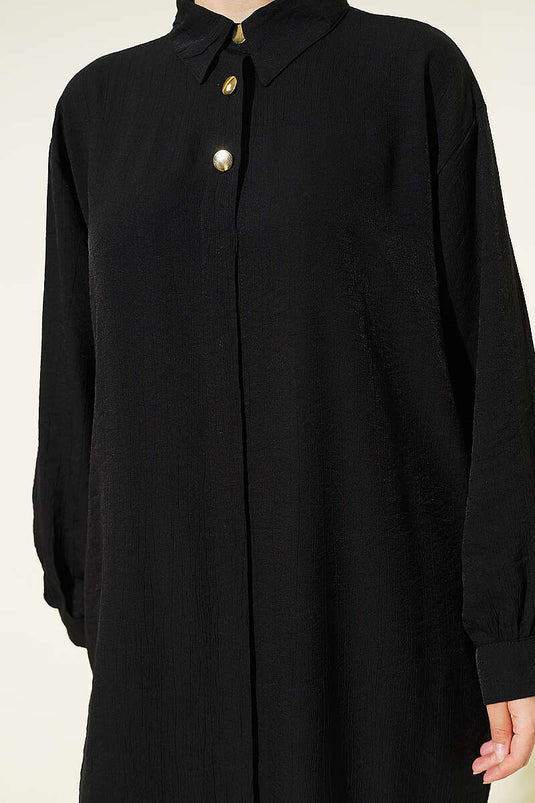 Chemise longue noire avec poches et boutons cachés