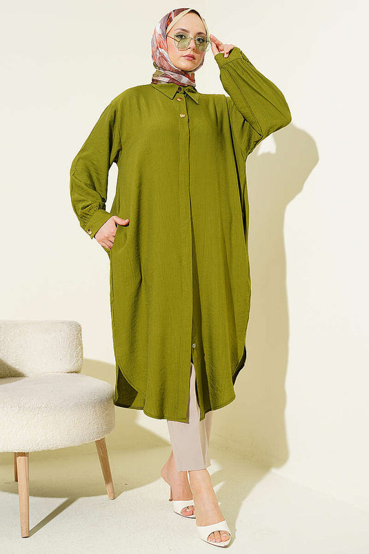 Chemise longue verte avec poches et boutons cachés