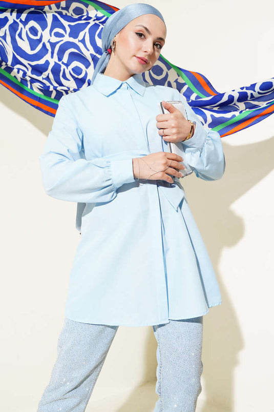 Chemise à boutons cachés et ceinture intégrée bleu bébé