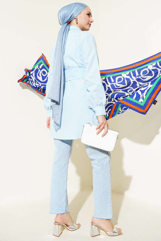 Chemise à boutons cachés et ceinture intégrée bleu bébé