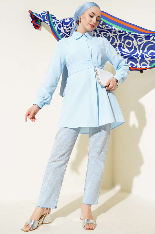 Chemise à boutons cachés et ceinture intégrée bleu bébé