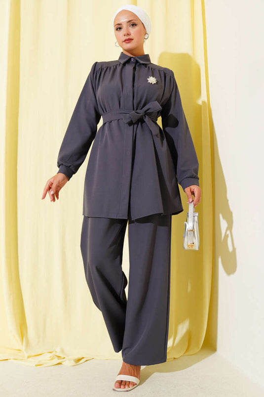 Costume croisé ceinturé à boutons cachés couleur fumée