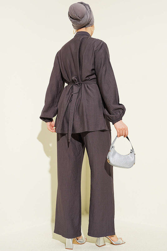 Ensemble tunique à ceinture avec boutons cachés, couleur fumée