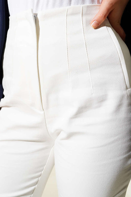 Pantalon blanc à jambe étroite avec fermeture éclair cachée