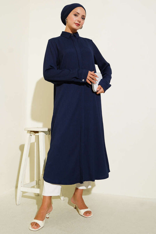 Chemise longue bleu marine à patte de boutonnage cachée