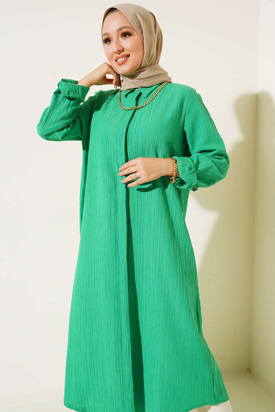 قميص طويل أخضر ذو أزرار مخفية