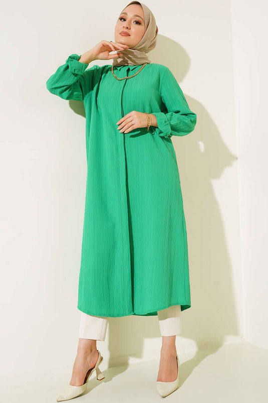 قميص طويل أخضر ذو أزرار مخفية