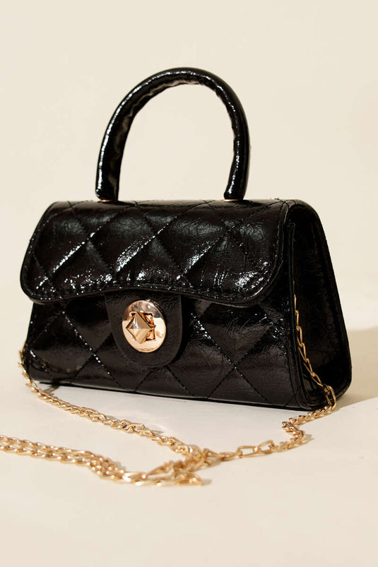 حقيبة صغيرة لامعة بسلسلة سوداء