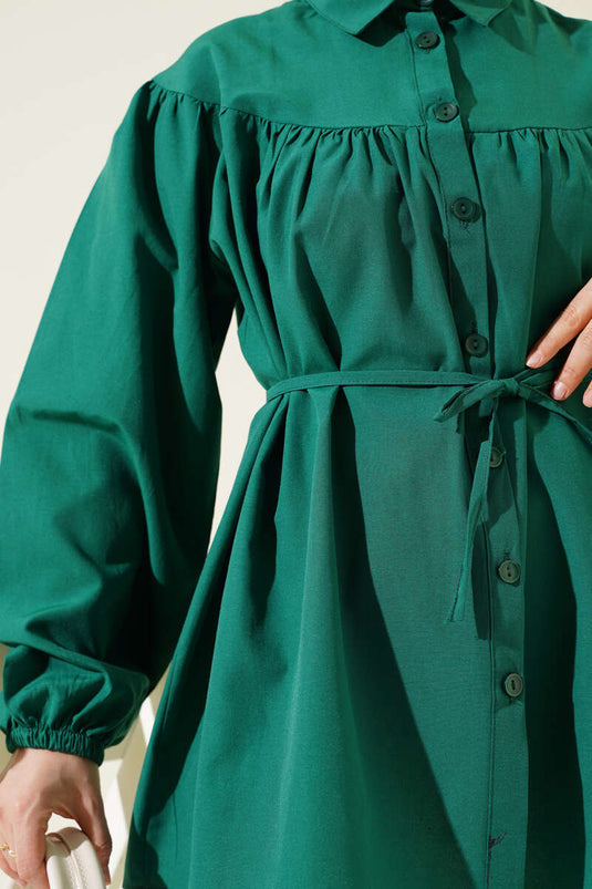 قميص مطوي على الصدر زمردي