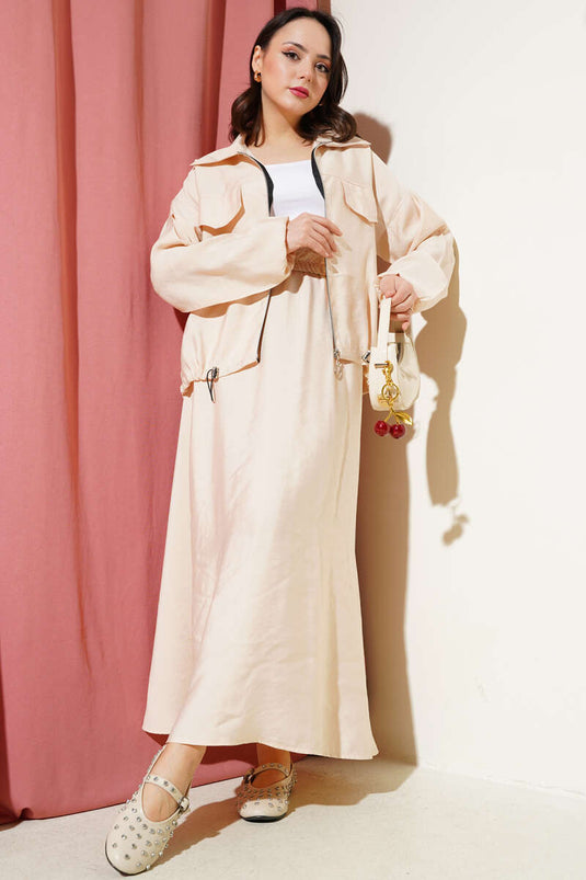 Zweiteiliger Anzug mit Brusttasche und Rock, Beige