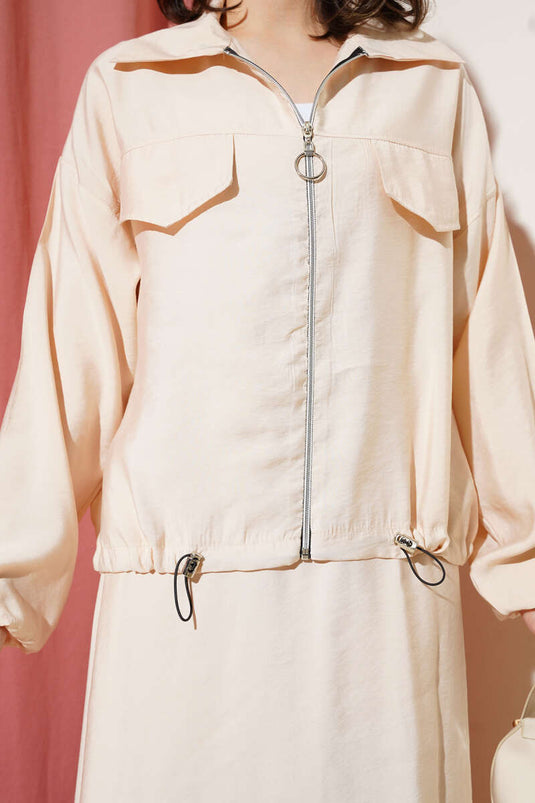 Zweiteiliger Anzug mit Brusttasche und Rock, Beige