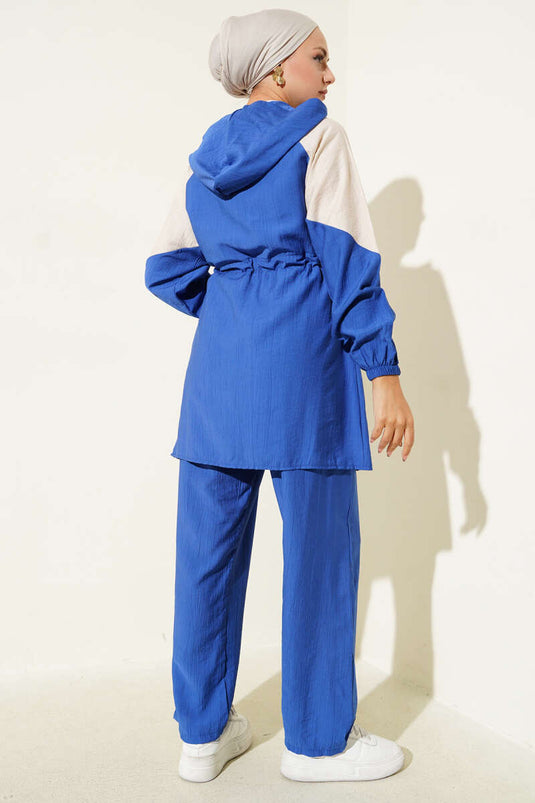 Costume deux pièces garni avec poche poitrine et housse