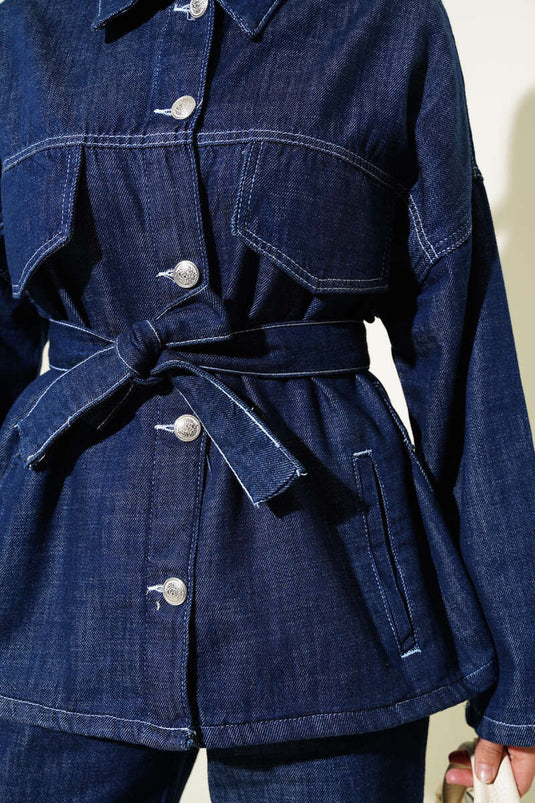 Zweiteiliger Denim-Anzug mit Gürtel und Brusttaschenklappe, Marineblau