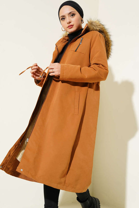 Brauner Tunnelmantel mit Brusttasche und Taillentunnel