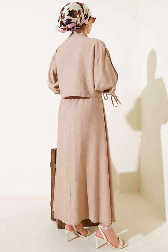 Costume deux pièces à jupe zippée et poche poitrine, couleur café au lait