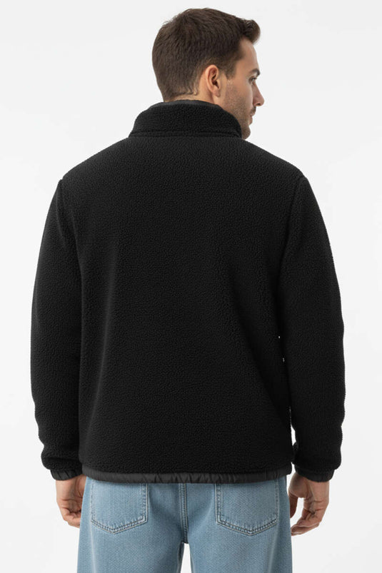 Manteau pour homme en peluche noir avec poches poitrine et fermeture éclair