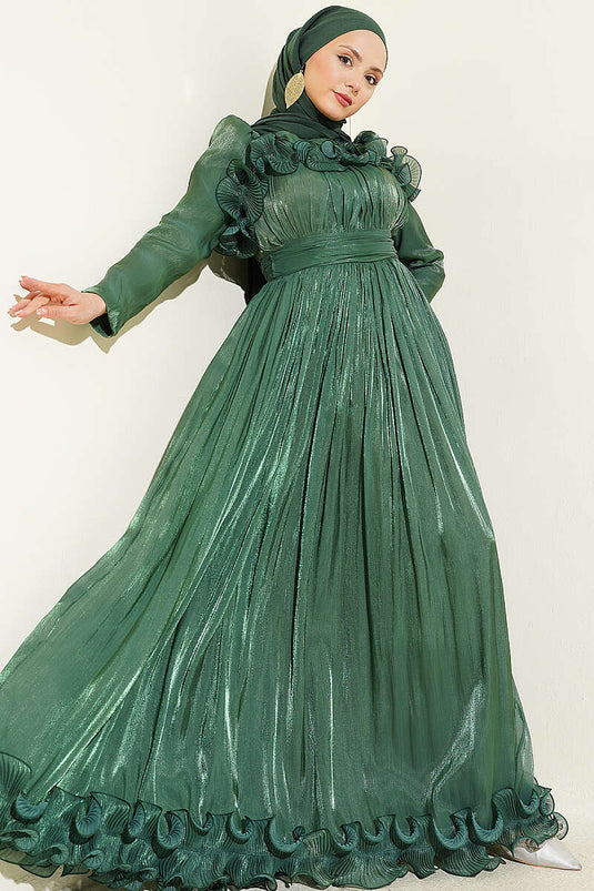 Robe de soirée verte à volants sur la poitrine