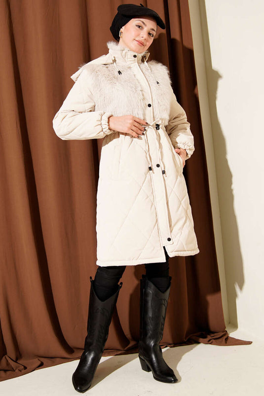 Göğüs Kürklü Kapüşonlu Kapitone Mont Bej