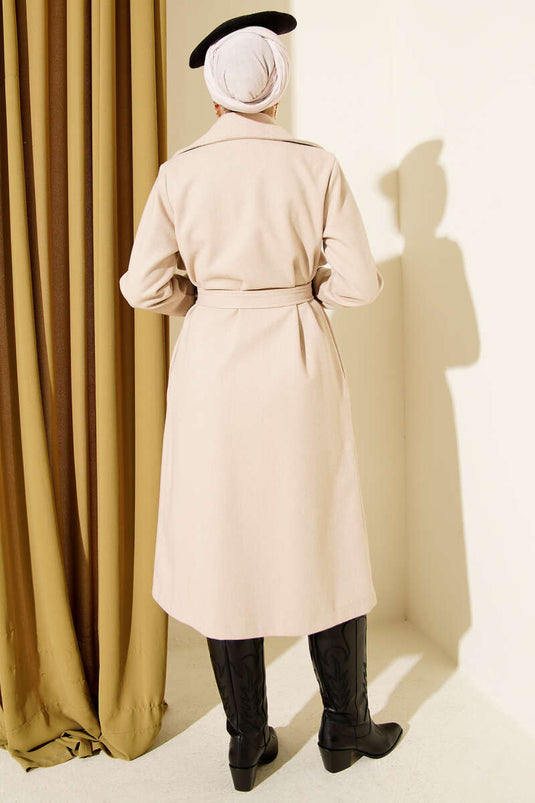 Manteau en cachemire beige avec détail buste