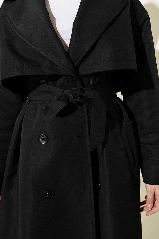 Langer Trenchcoat Mit Brustcape Und Gürtel In Schwarz