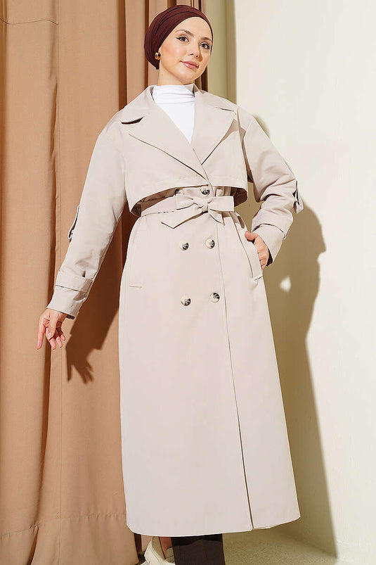 Langer Trenchcoat Mit Brustcape Und Gürtel Aus Steinen