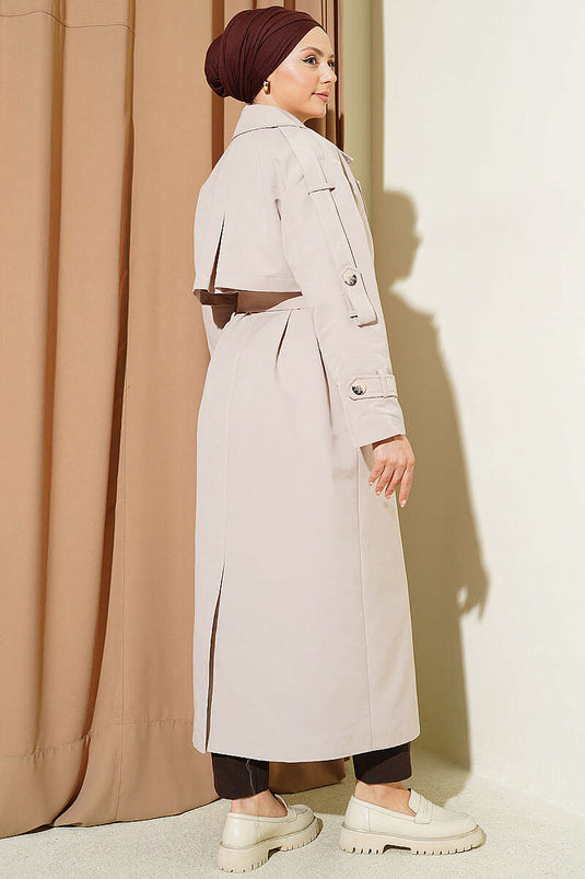Langer Trenchcoat Mit Brustcape Und Gürtel Aus Steinen