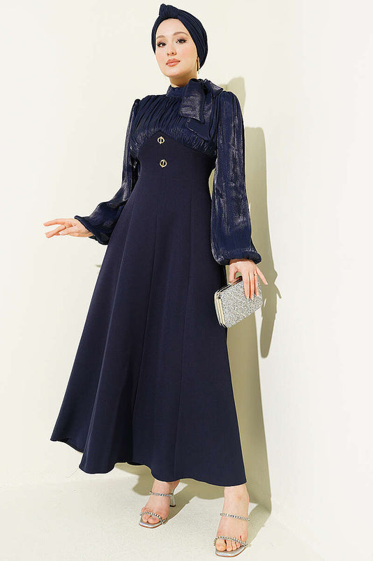 Robe de soirée bleu marine à manches ballon avec accessoires dorés