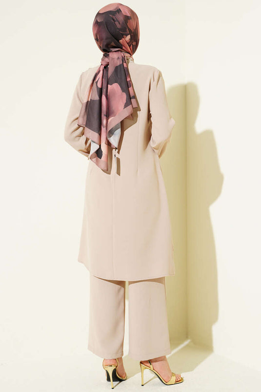 Beige Two-Piece Set with Gold Accessory and Drawstring