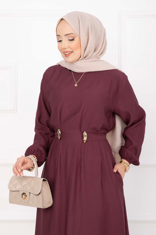 Robe Tesettür Bordeaux avec Détail Ceinture Broche Or