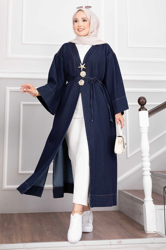 Kimono En Jean Long Marine Avec Broche En Or Et Détail À Nouer