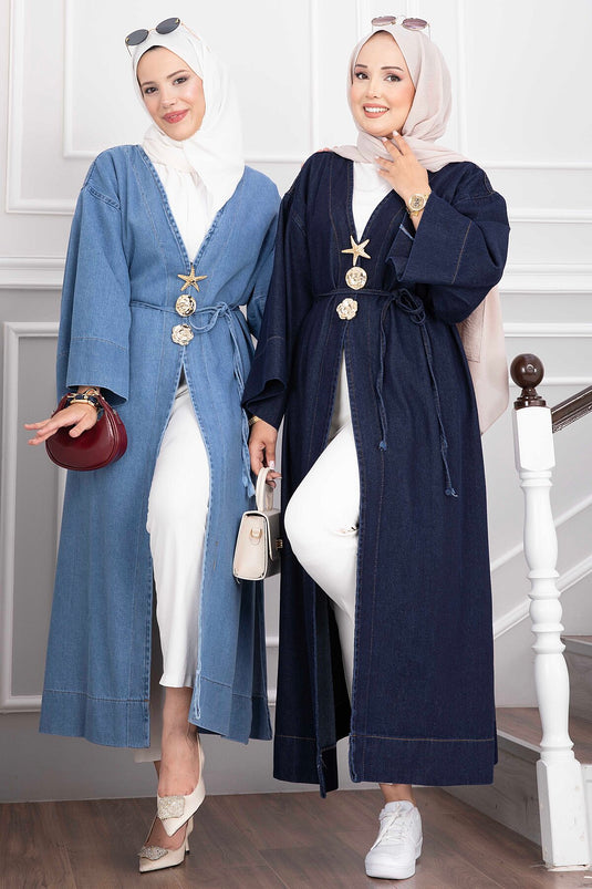 Kimono En Jean Long Marine Avec Broche En Or Et Détail À Nouer