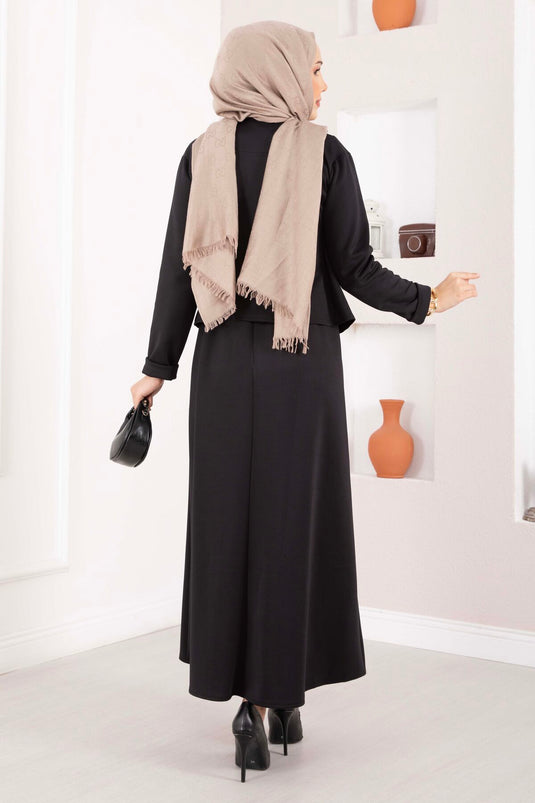 Ensemble deux pièces veste et jupe avec broche dorée noir