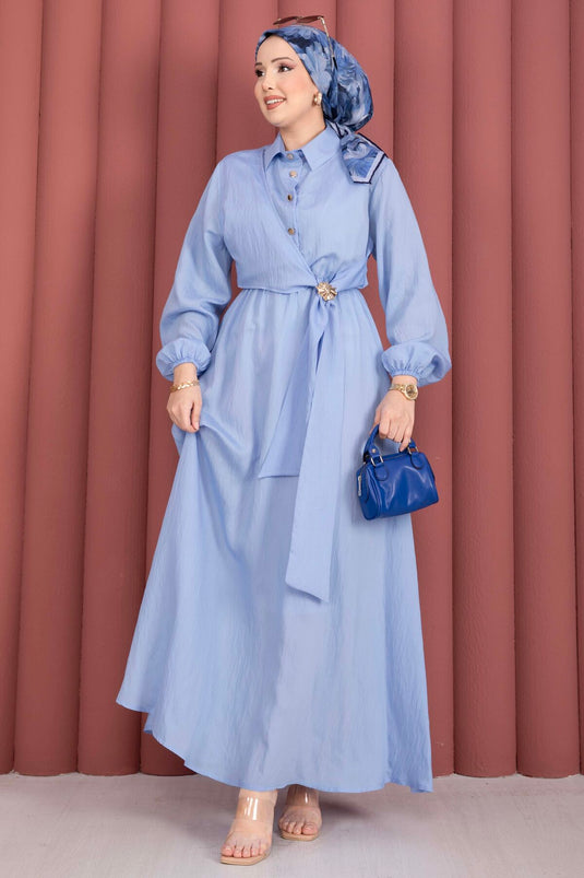 Robe Tesettür Bleu Bébé avec Broche Dorée et Fermeture Latérale