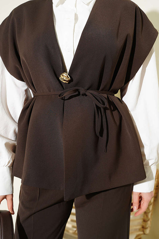 Ensemble Deux Pièces avec Gilet et Broche Dorée Marron Foncé