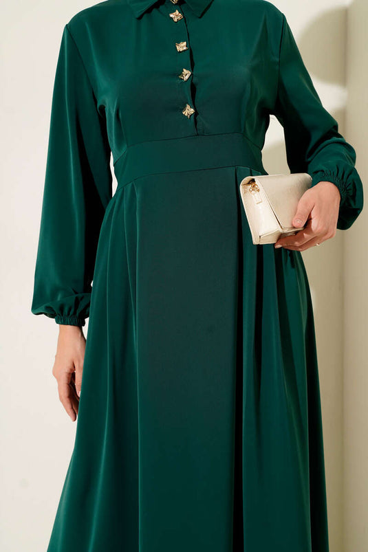 Robe à boutons dorés couleur émeraude