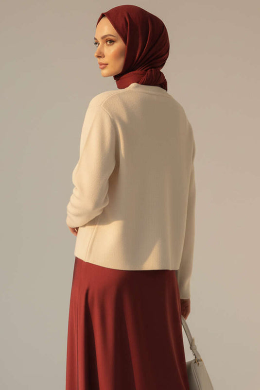 Gilet court en maille beige avec boutons dorés