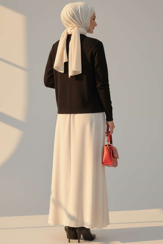 Cardigan court en maille noir avec détails à boutons dorés