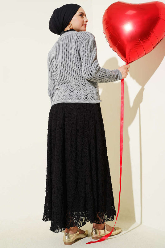 Cardigan corto in maglia traforata grigio con bottoni dorati