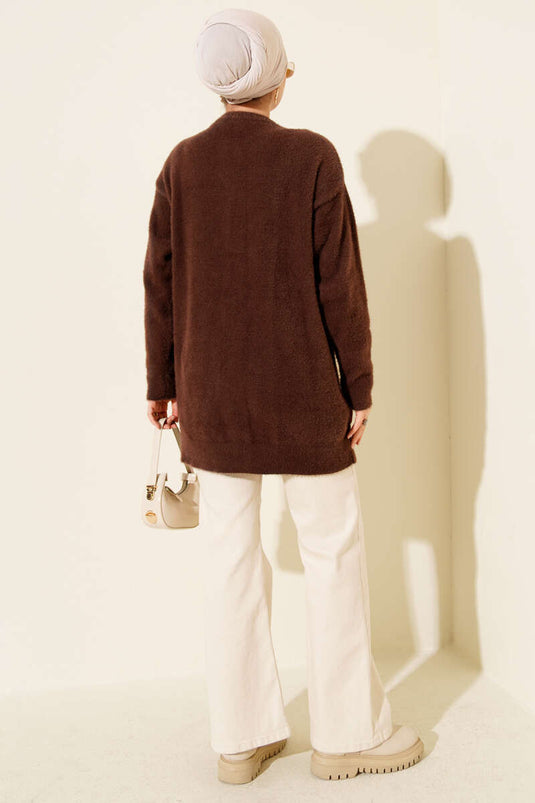 كارديجان أساسي محبوك بنقشة بارزة مع أزرار ذهبية، بني