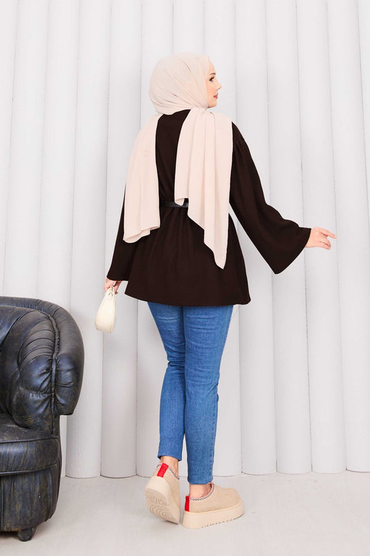 Manteau en cachemire marron à plis et boutons dorés à la taille